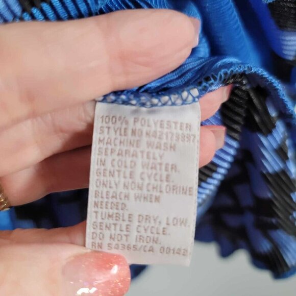 Tanjay Royal blue and black accordion style blouse. - Picture 8 of 10